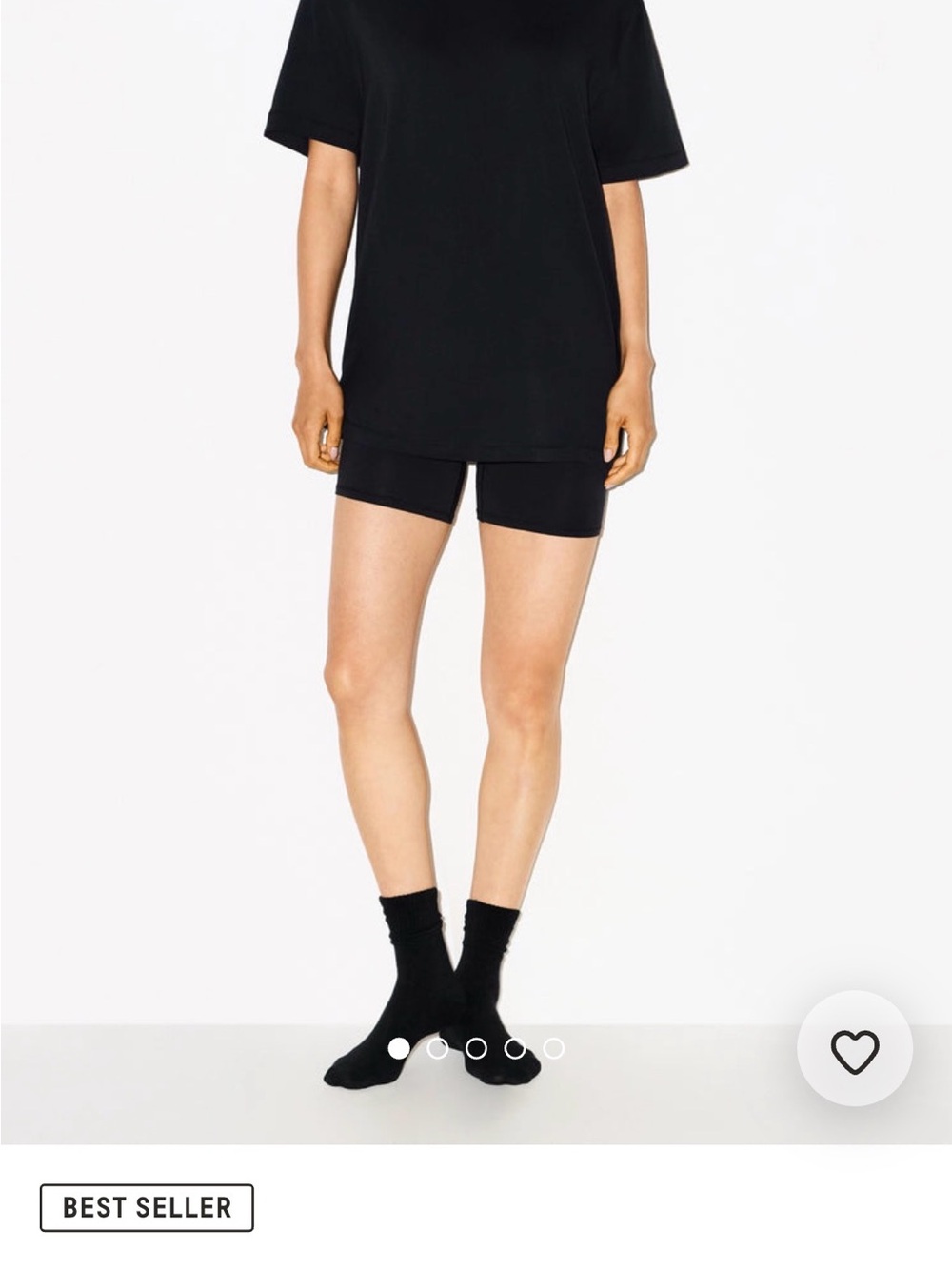 SKIMS Boyfriend T-shirt in black (medium)
